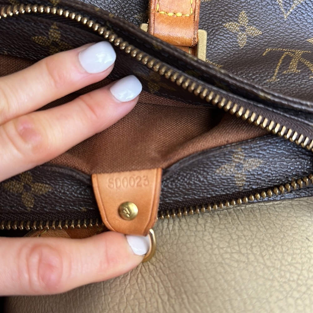 Authentic Louis Vuitton - Picture 10 of 10